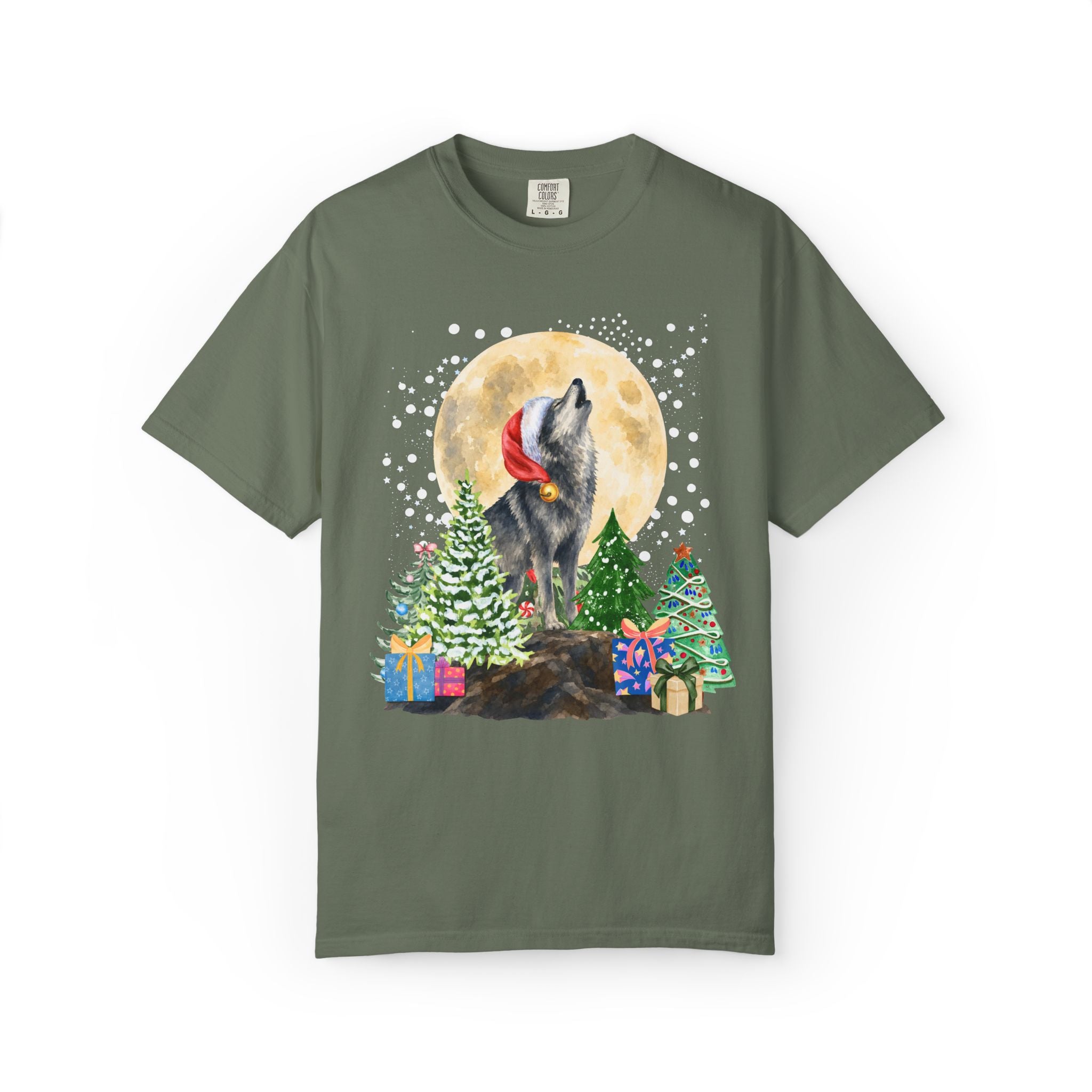 Kitschy Wolf Christmas Tee for Animal Lover, Maximalist Funny Wolf T-Shirt of a Wolf Wearing a Santa Hat, Silly Goblincore Holiday Xmas Tee