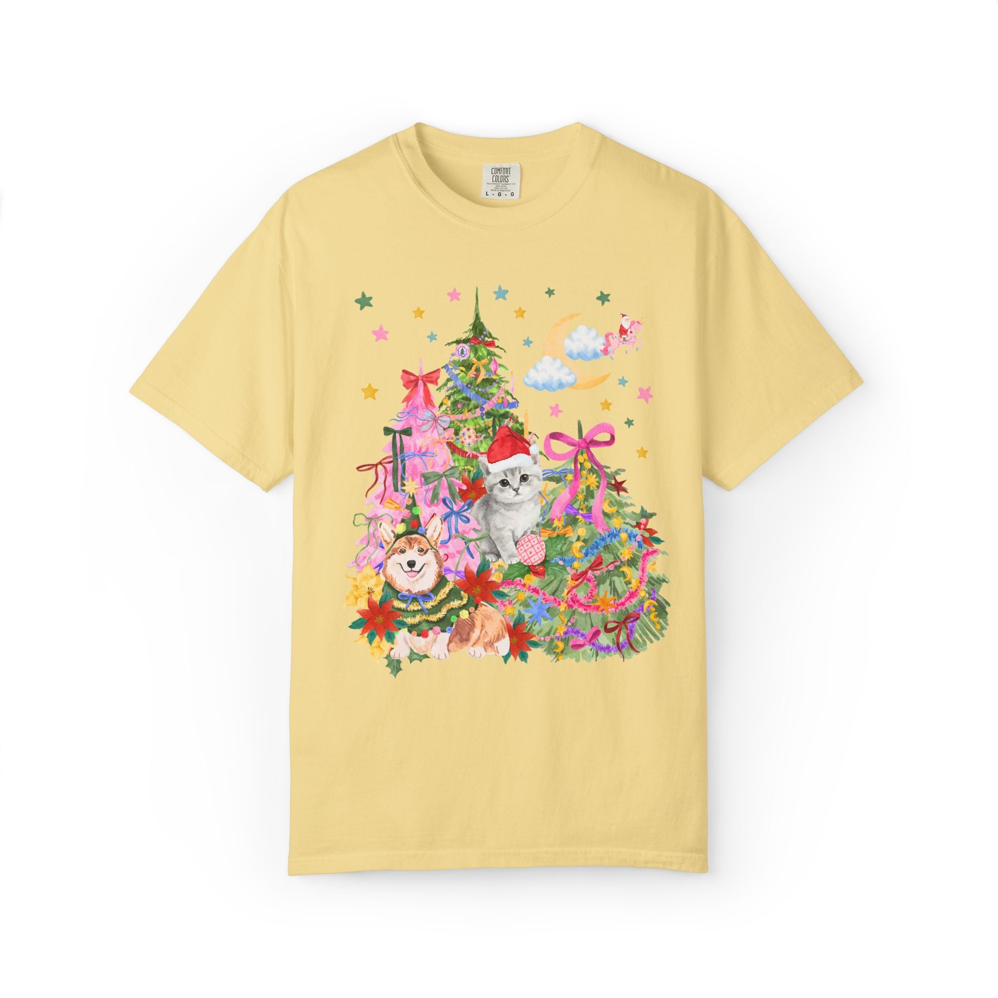 Kitschy Christmas Tee With with Corgi and Kitten: Funny Nostalgic 90s Aesthetic Xmas Tee for Animal Lover, Eclectic Holiday Tee with Stars