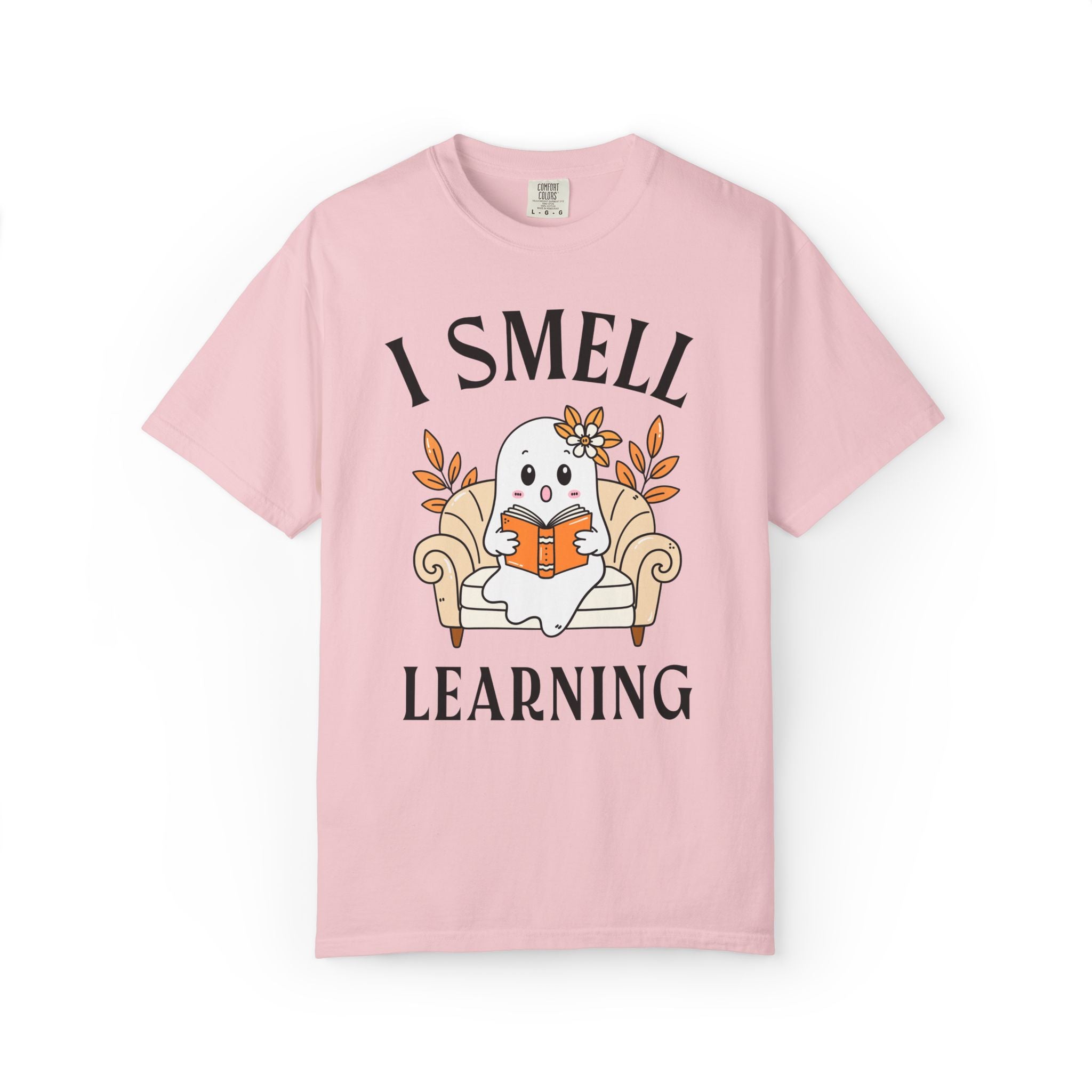 Halloween I Smell Learning Teacher Team T-Shirt with Ghost Reading a Book, Cute Retro Aesthetic Spooky Season Tee for Elementary Teacher