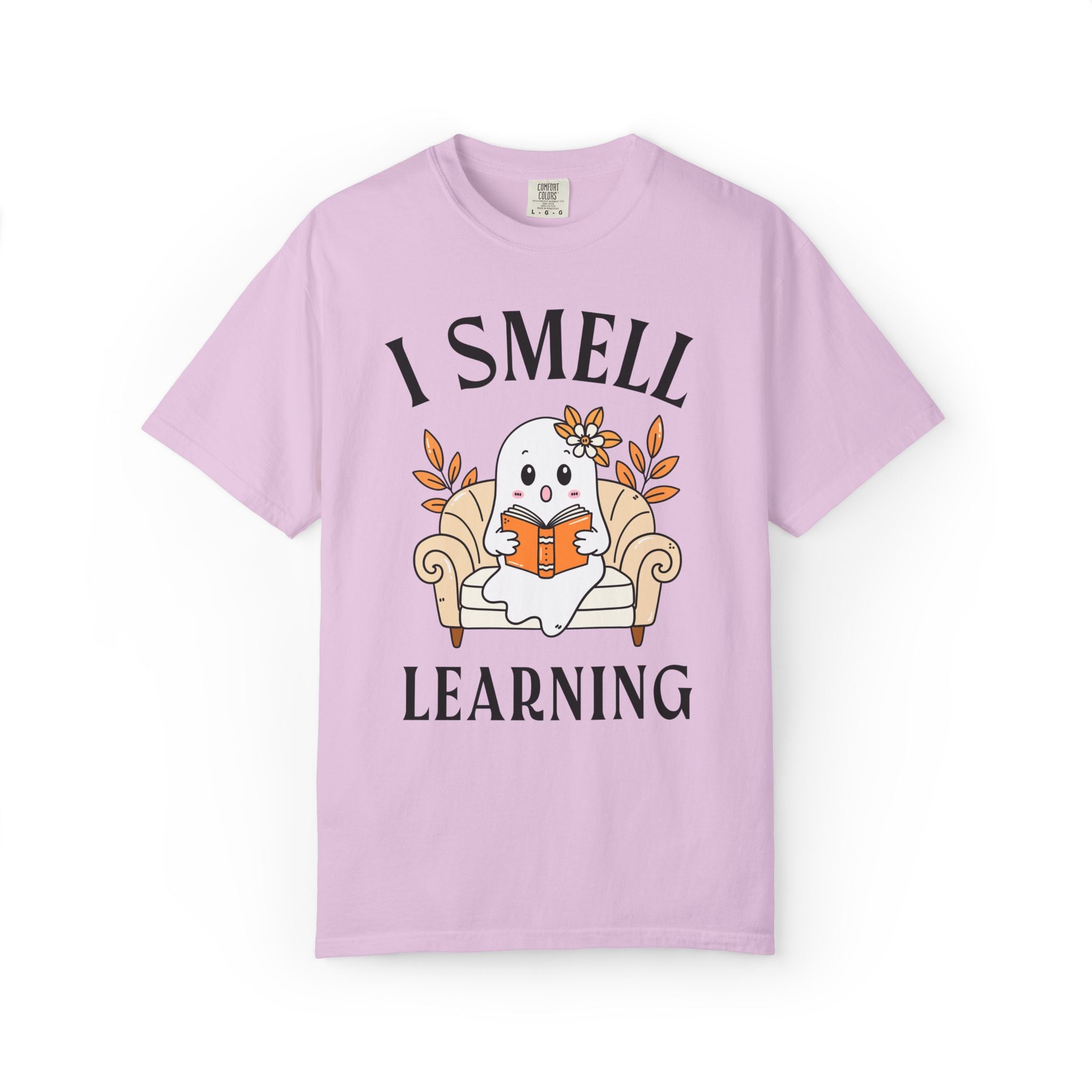Halloween I Smell Learning Teacher Team T-Shirt with Ghost Reading a Book, Cute Retro Aesthetic Spooky Season Tee for Elementary Teacher
