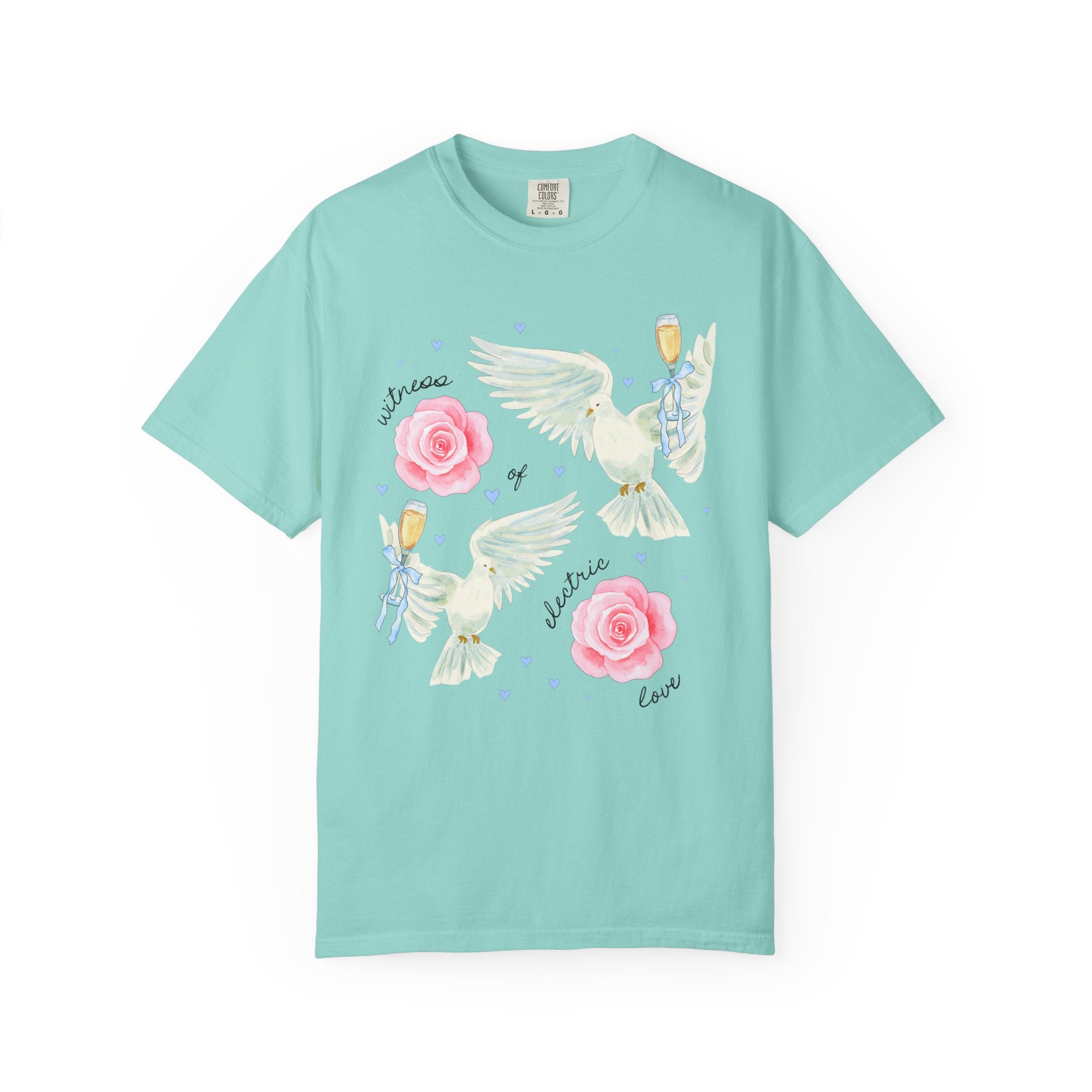 Kitschy Wedding Weekend Tee Shirt for Bachelorette Party, Matching Bride and Bridesmaids T-Shirt with Doves and Flowers: Struck By Love