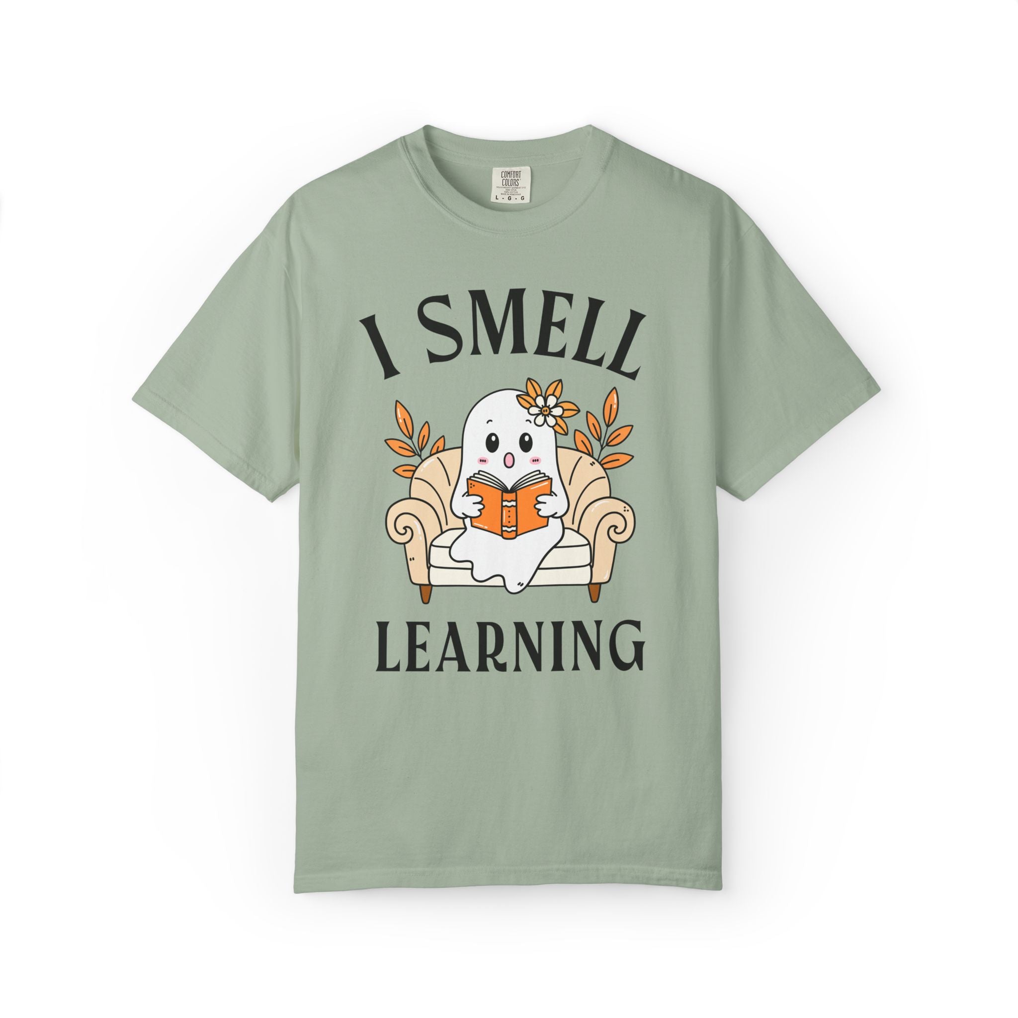 Halloween I Smell Learning Teacher Team T-Shirt with Ghost Reading a Book, Cute Retro Aesthetic Spooky Season Tee for Elementary Teacher