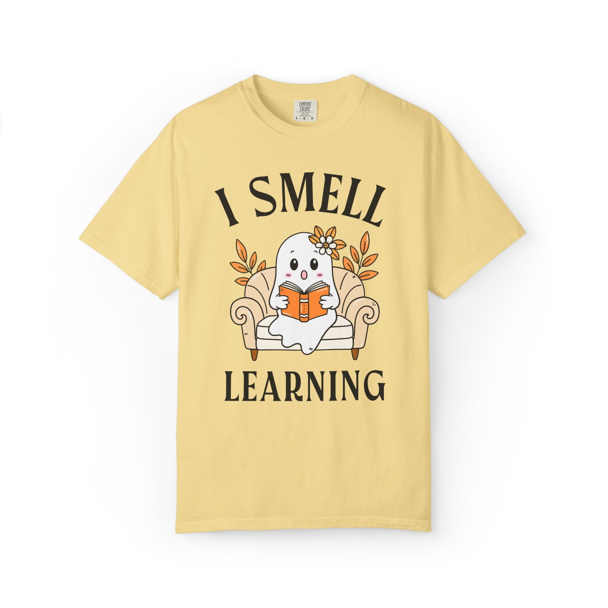 Halloween I Smell Learning Teacher Team T-Shirt with Ghost Reading a Book, Cute Retro Aesthetic Spooky Season Tee for Elementary Teacher