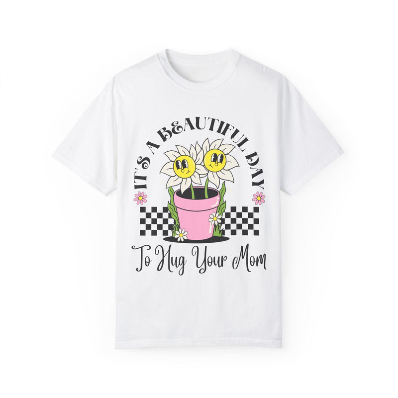 Funny Retro Mom Shirt for Mom of Teenager or Grumpy Kids: It's a Beautiful Day to Hug Your Mom | Sarcastic and Cute Mama Shirt for Birthday - Opal and June