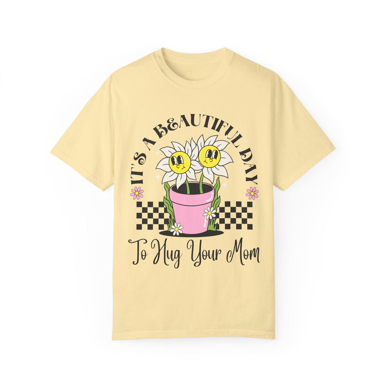 Funny Retro Mom Shirt for Mom of Teenager or Grumpy Kids: It's a Beautiful Day to Hug Your Mom | Sarcastic and Cute Mama Shirt for Birthday - Opal and June